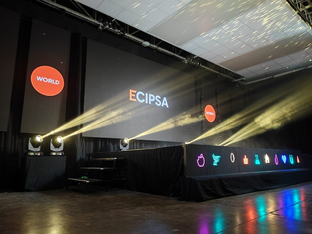 Pantalla gigante e iluminación de escenario para evento de Grupo ECIPSA.