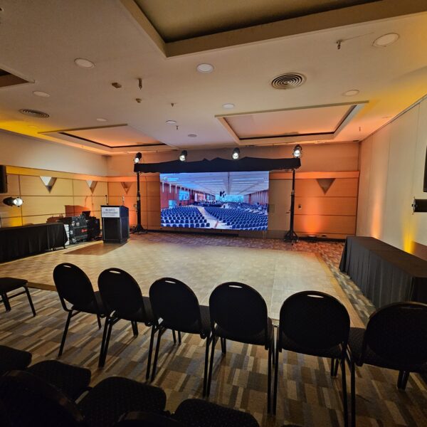 Pantalla gigante y sonido para evento en el hotel QUINTO CENTENARIO