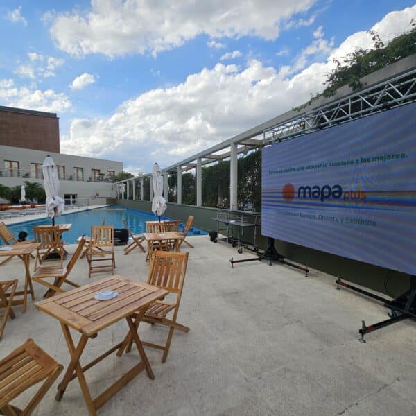 Pantalla gigante outdoor para evento en QUINTO CENTENARIO